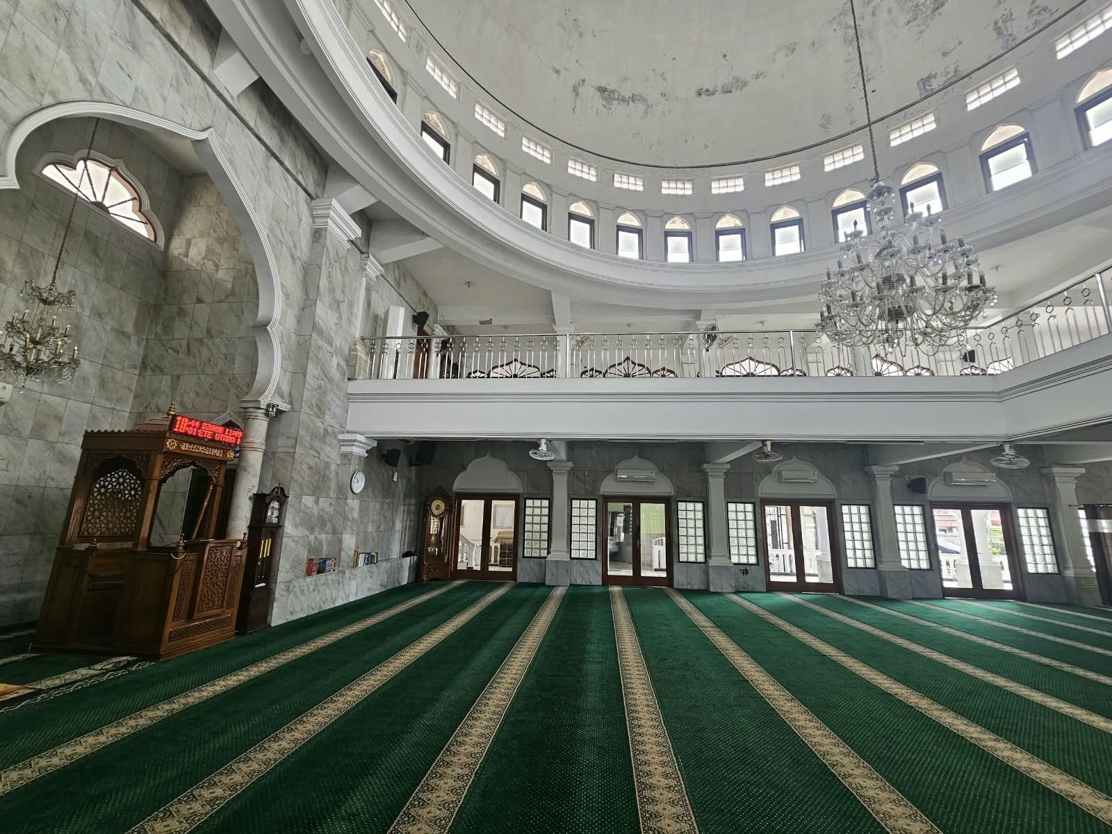 Ruang Ibadah Dua Lantai